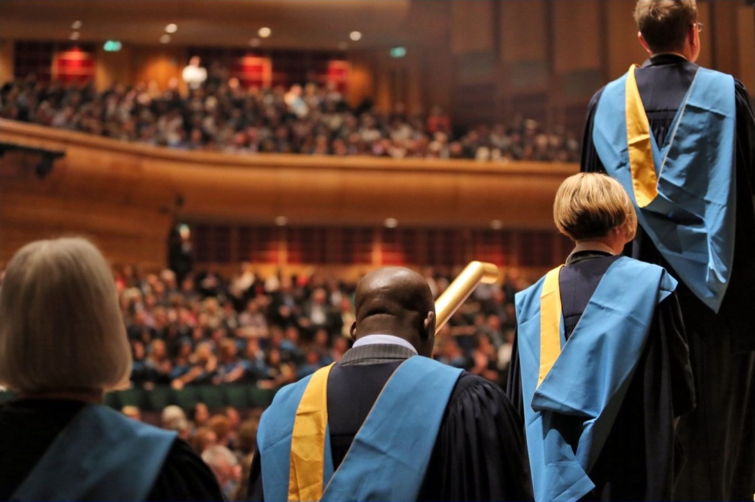 Open university academic dress hotsell